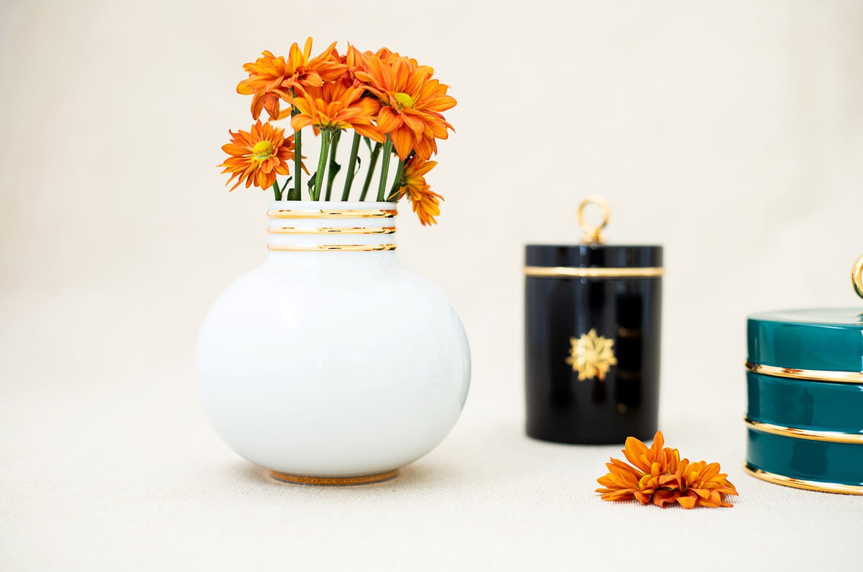 Casanoi Arienne White Accent Vase