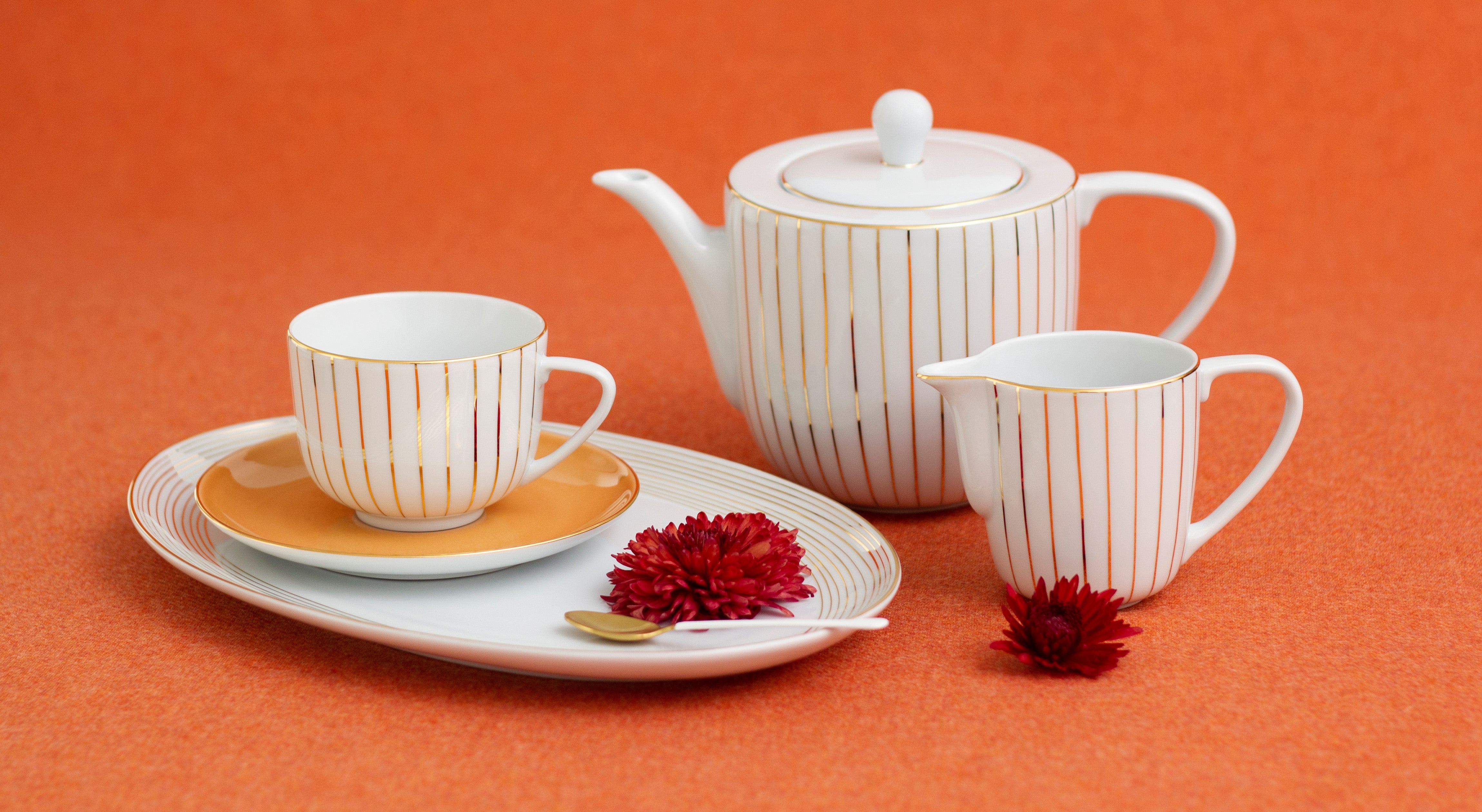 Casanoi Golden Orbit Tea Pot